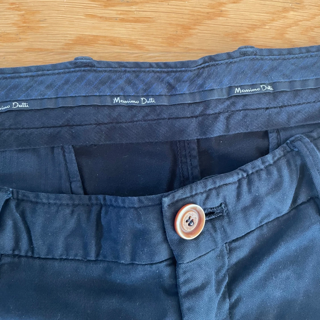 Mörkblå chinos från Massimo Dutti - 2