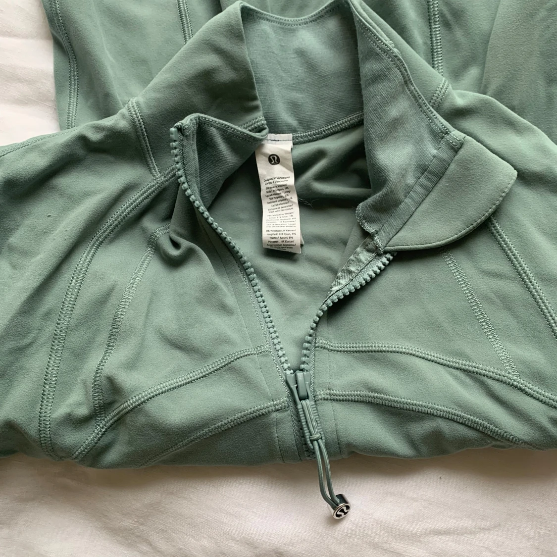 Grön träningsjacka från Lululemon - 3