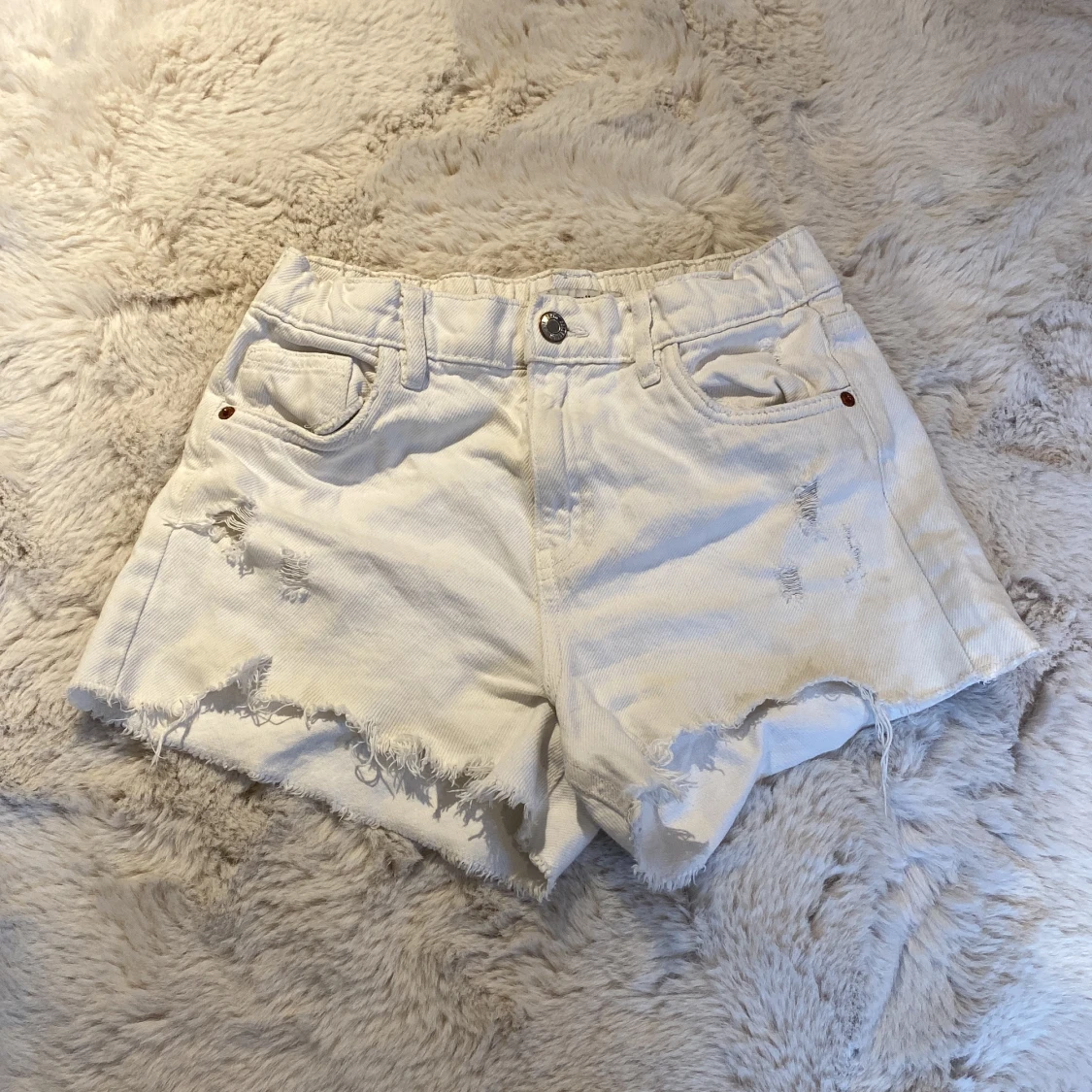 Vita jeansshorts från Zara