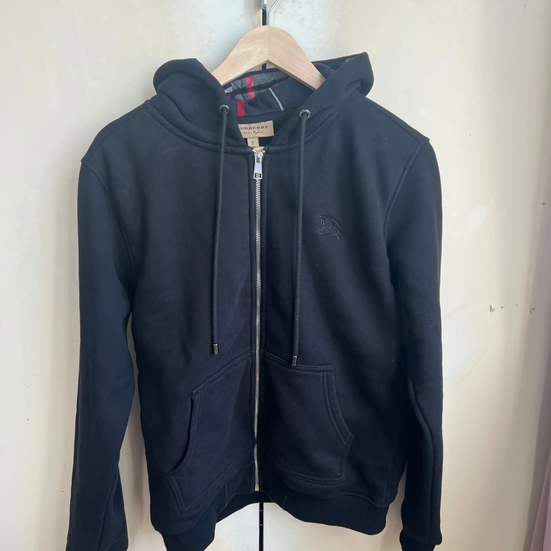 Svart hoodie från Burberry