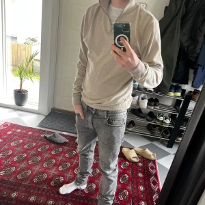 Halfzip tröja - Använd endast ett par gånger, köpt från Jack and Jones 
