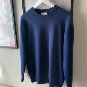 Merinoull tröja - Säljer en 100% procent merinoull tröja i storlek S. Tröjan är varsamt använd och i ett fint skick! Nypris 849kr. Skriv vid funderingar!