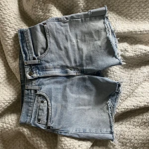 Levi’s shorts - Mycket bra skick! 29w ( M/L ). Pris kan diskuteras vid snabb affär 🤍
