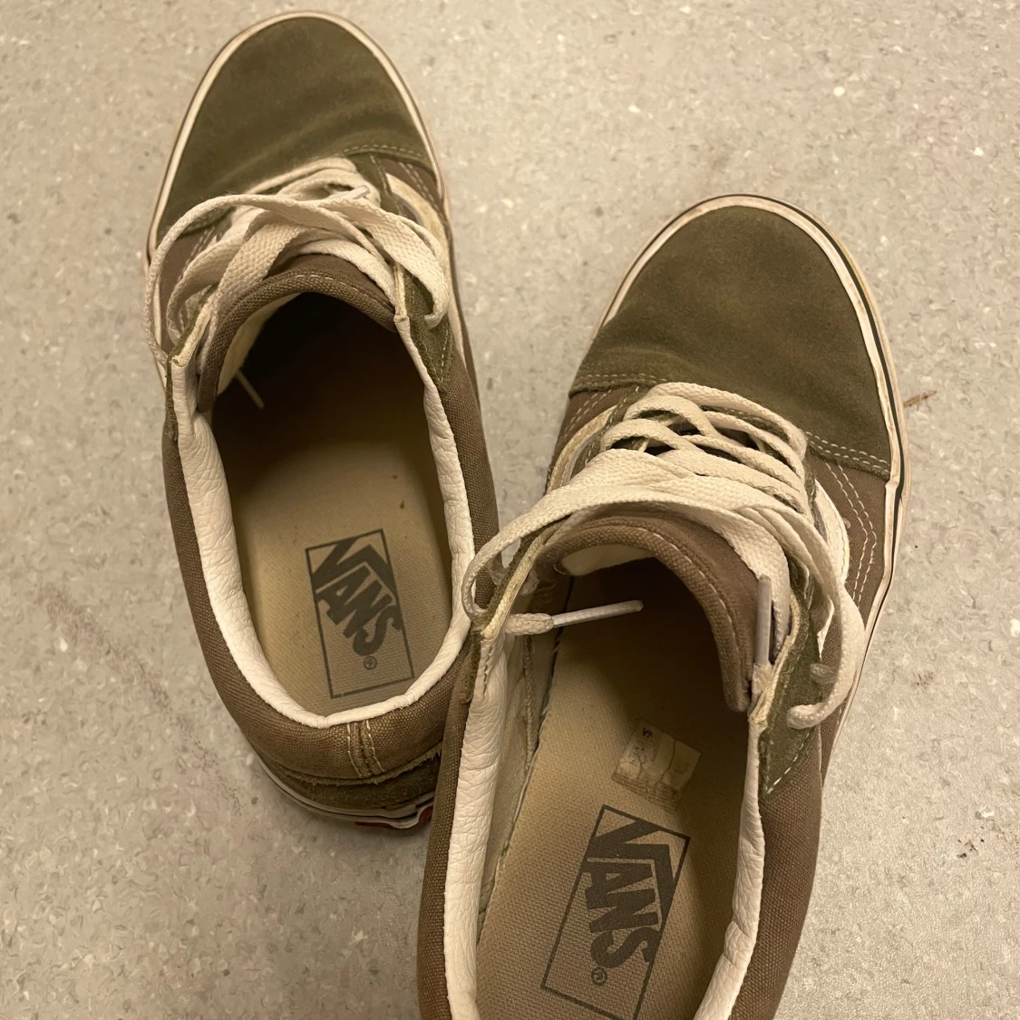 Olivgröna Vans Old Skool sneakers