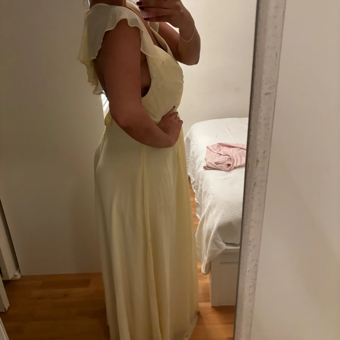 Ljusgul långklänning med volang - 3