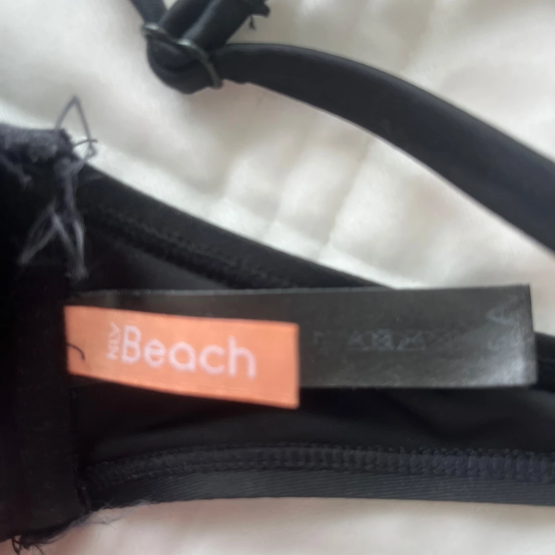 Svart bikiniöverdel från NLY Beach