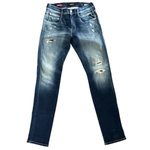 REPLAY ANBASS JEANS  - Replay anbass hyperflex jeans - Storlek 28/32 Längd: 102cm/Midija:36cm - hör av dig vid minsta fundering// Deluxecloset 