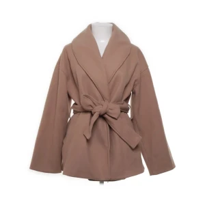 Beige kappa - Säljer min kappa då den e förstor för mig 