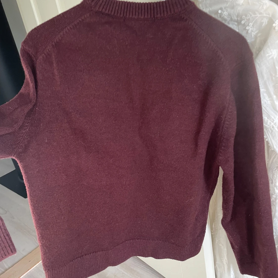 Vinröd stickad tröja Gina Tricot XS - 2