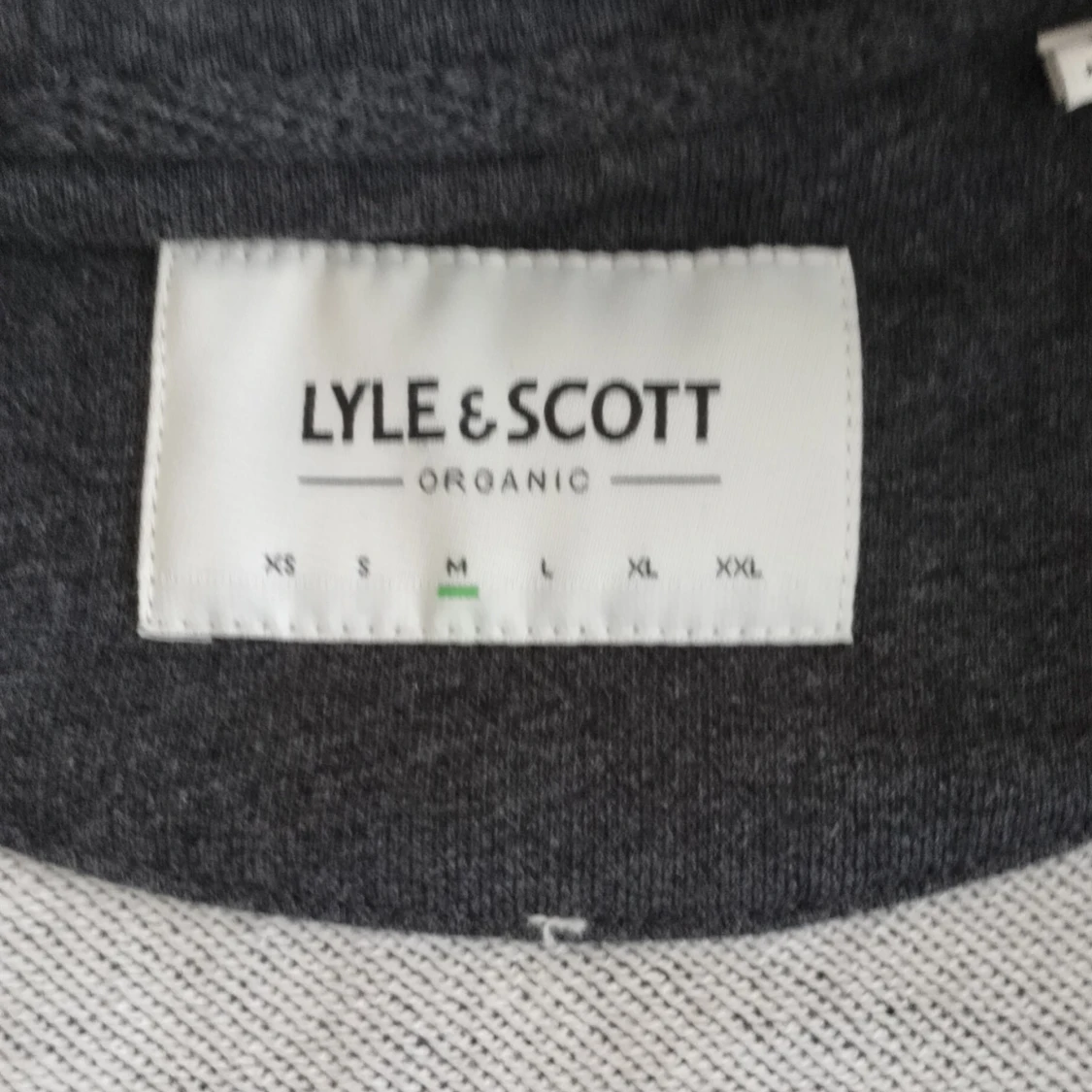 Mörkgrå hoodie från Lyle & Scott stl M  - 3