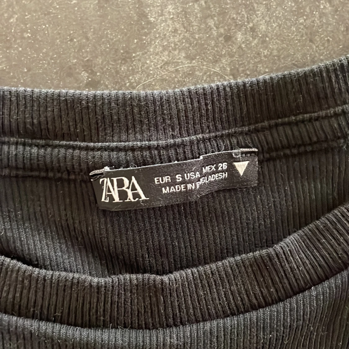 Svart topp med volang Zara - 2