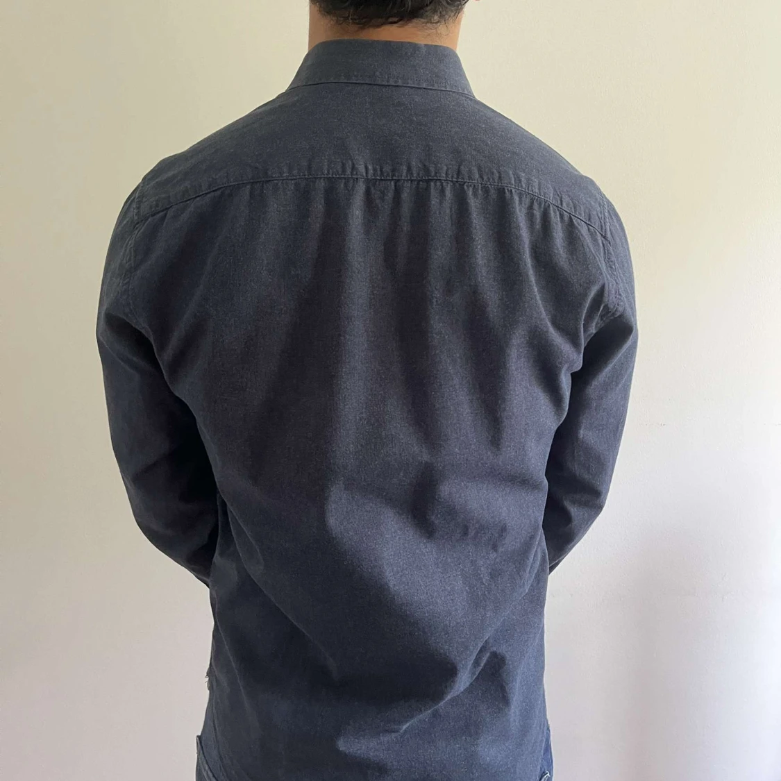 Mörkblå skjorta - 1