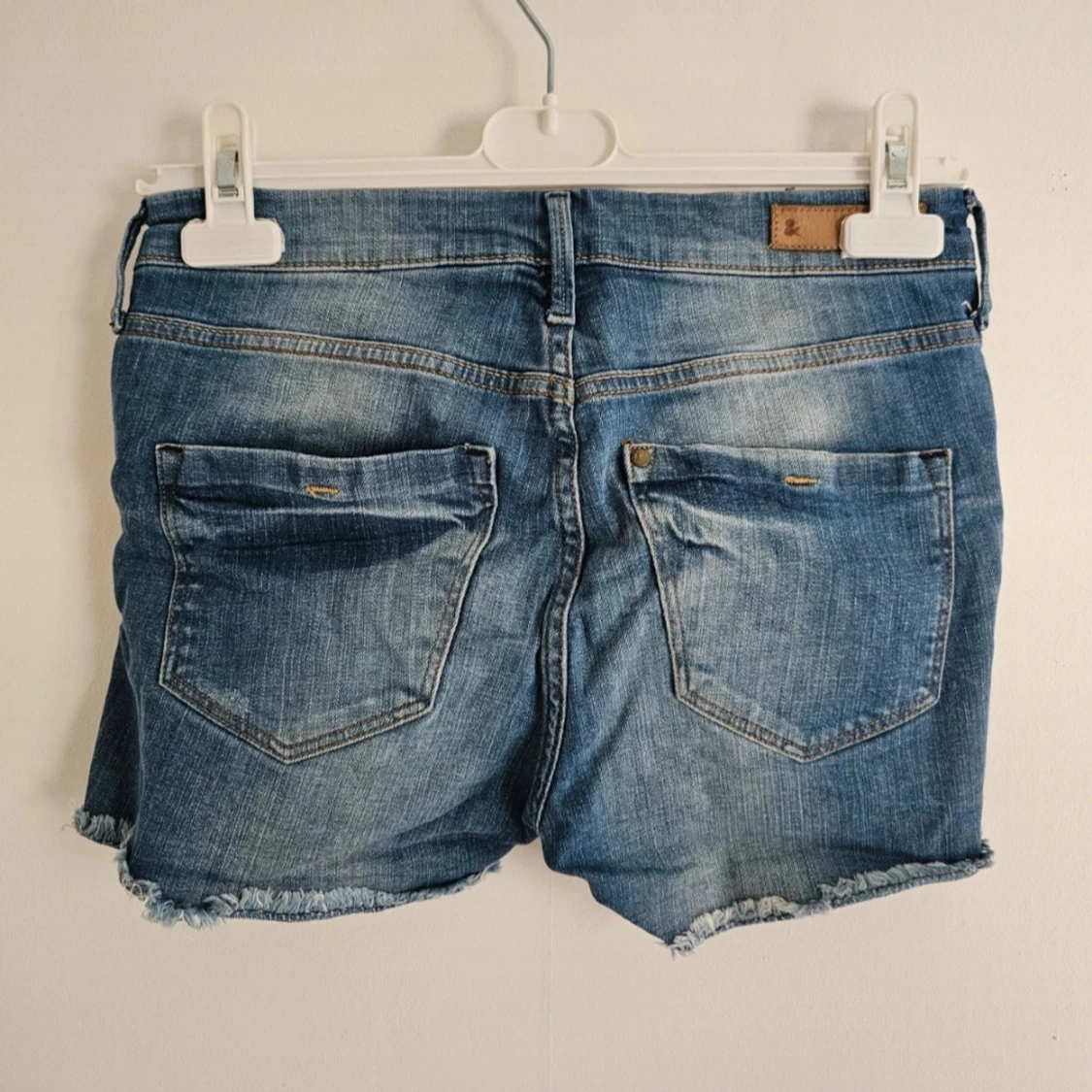 Blå jeansshorts med slitningar H&M - 1