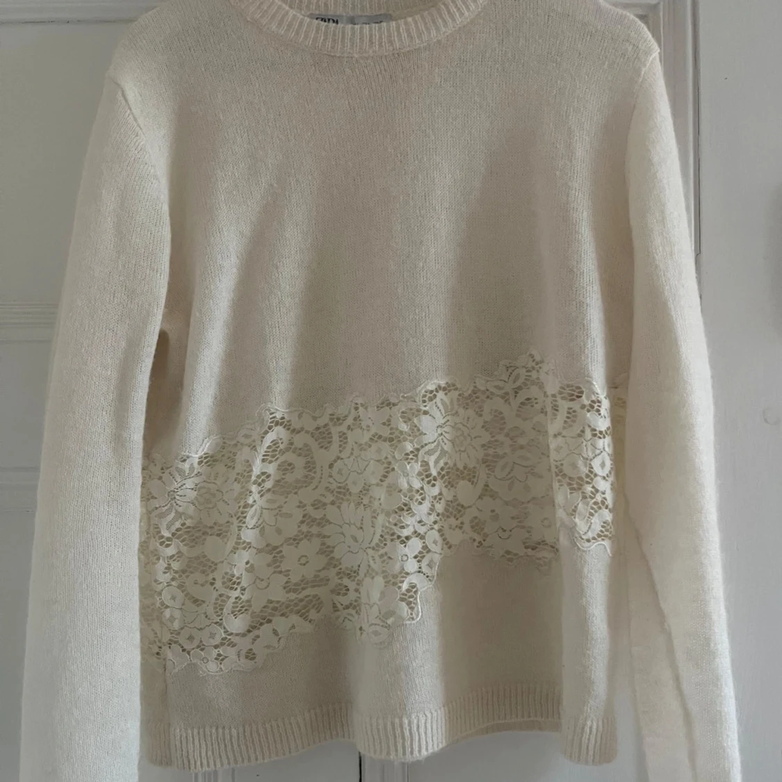 Vit stickad tröja med spets från Zara - 1