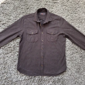 Stickad morris overshirt - Säljer denna riktigt feta morris stickad overhshirten!⭐️Skick : 9,5/10!🤝Storlek M passar M!👍Hör gärna av er om ni har funderingar!🙌