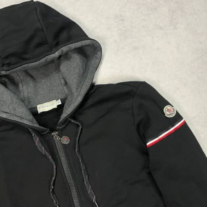 Moncler zip hoodie - – Condition: 9/10  – Retail price: 6000 + SEK  Please note that Moncler runs small, we recommend going up one size from your usual size.