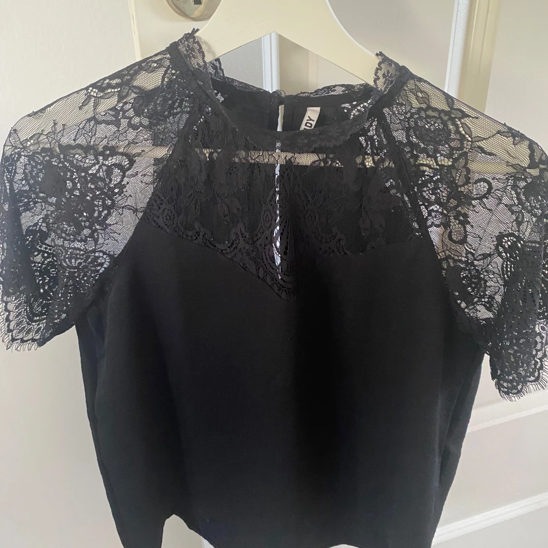 Svart spetsblus från JDY XS - 3