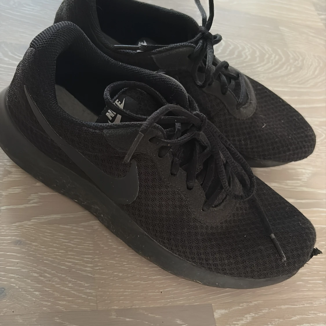 Svarta Nike sneakers i mesh, strl 41 - 1