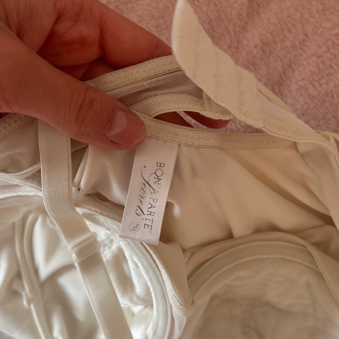 Vit linnetopp med spets från Bon'A Parte - 3