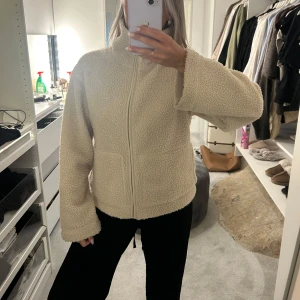 Teddy jacka - Säljer denna jackan för att den inte kommer till användning🥰