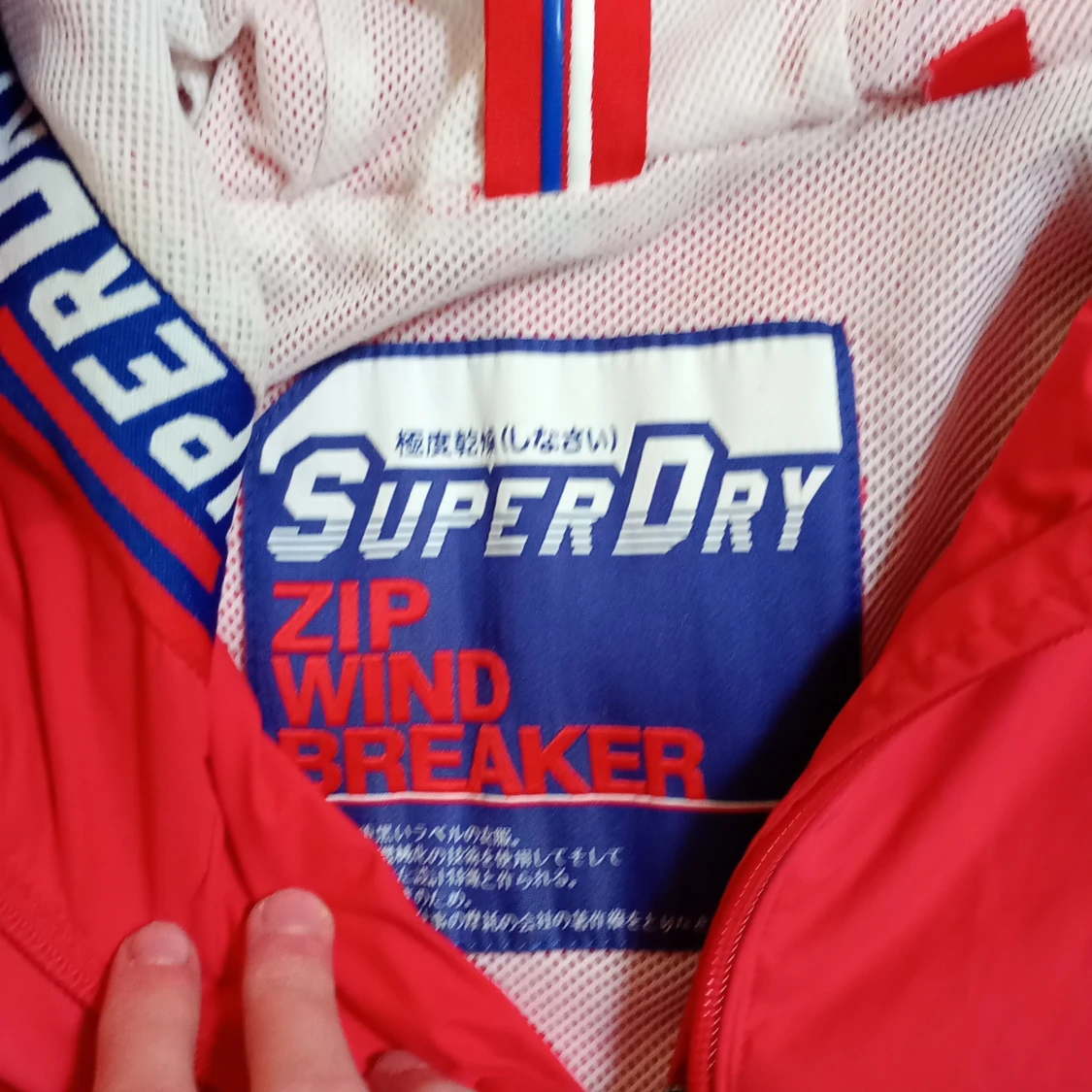 Röd vindjacka från Superdry - 1