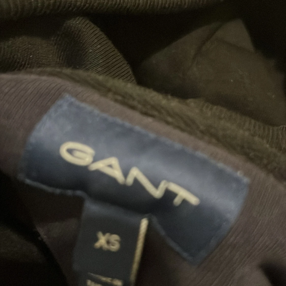 Svart hoodie från GANT  - 3