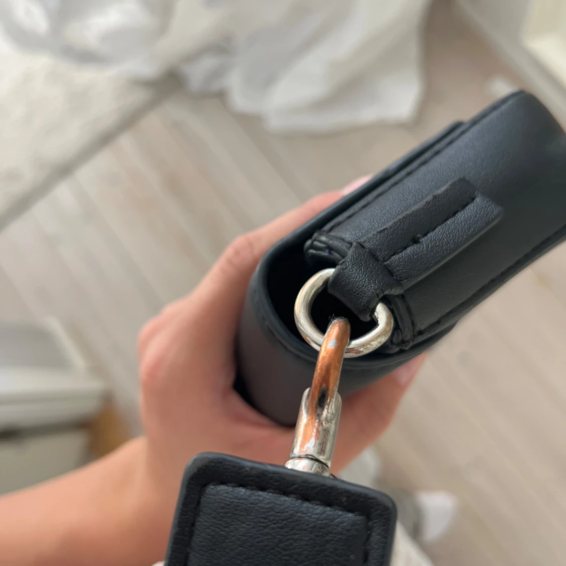 Svart axelväska i skinnimitation - 3