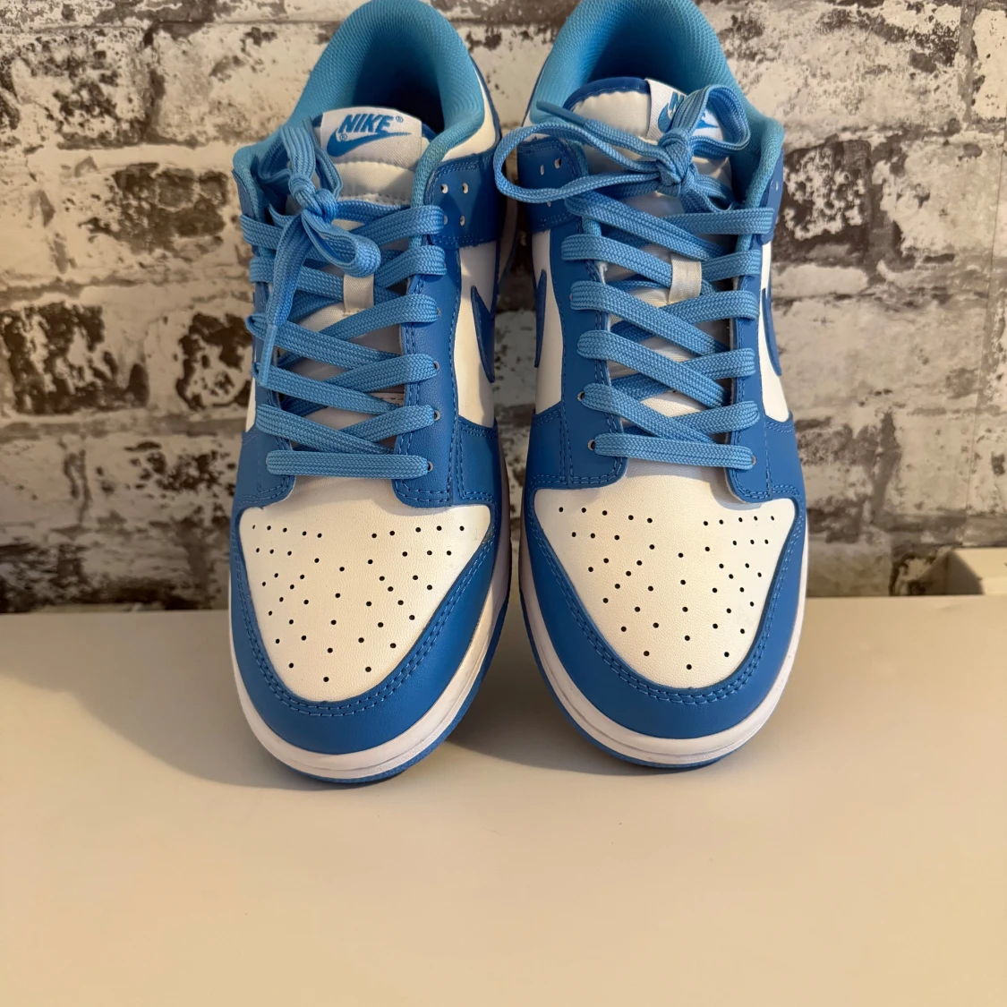 Nike Dunk Low blå och vita sneakers - 2