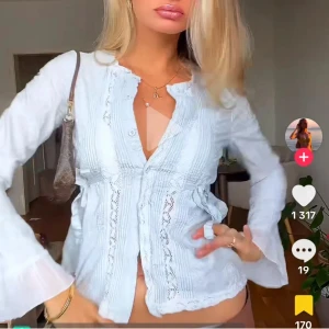 Blå blus - Söker en blå blus från odd Molly storlek xs-s