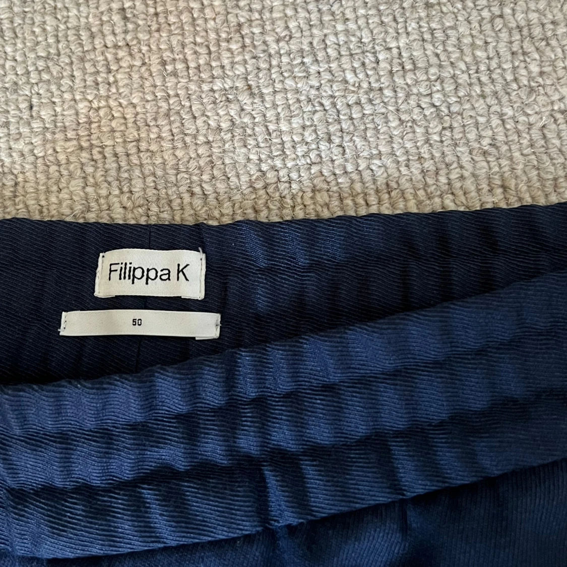 Mörkblå kostymbyxor från Filippa K - 1