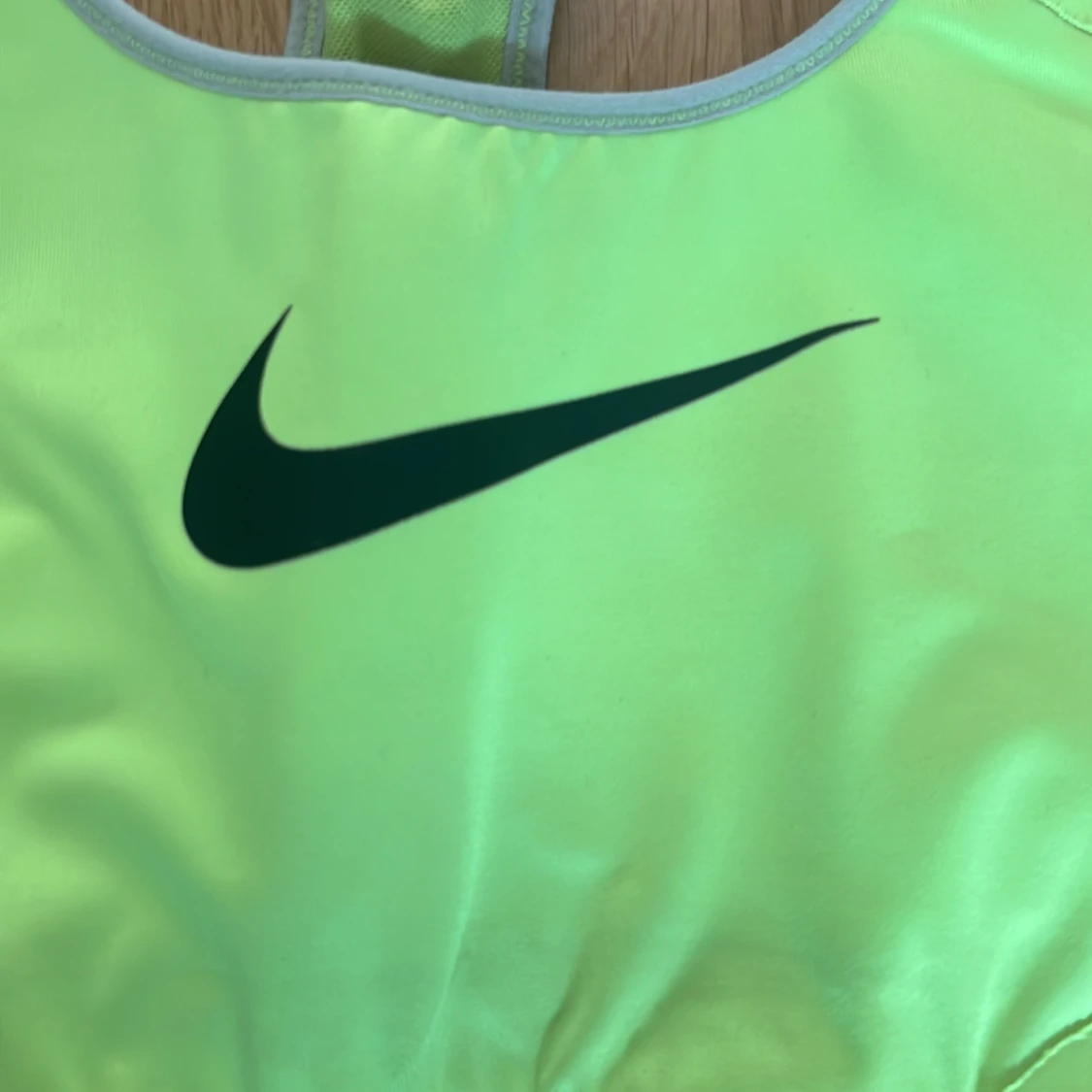 Neongul sport-bh från Nike - 2