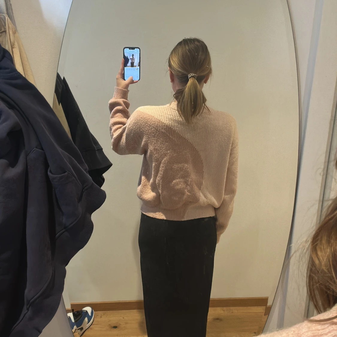 Ljusrosa stickad tröja med avslappnad passform - 1