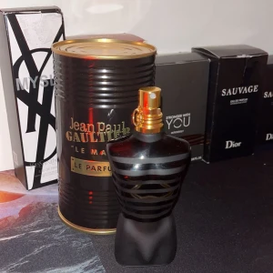 Jean Paul Gaultier Le Male Le Parfum - En ikonisk herrparfym från Jean paul Gaultier 75ml mycket är kvar knappt använt den. Men säljer för jag är sugen på nån annan perfum. 