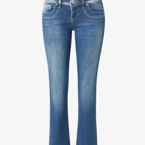 LTB jeans  - Säljer ett par LTB jeans då dom är för stora på mig, bara använda ett par fåtal gånger så nästan som nya. Storlek W27 L36💞