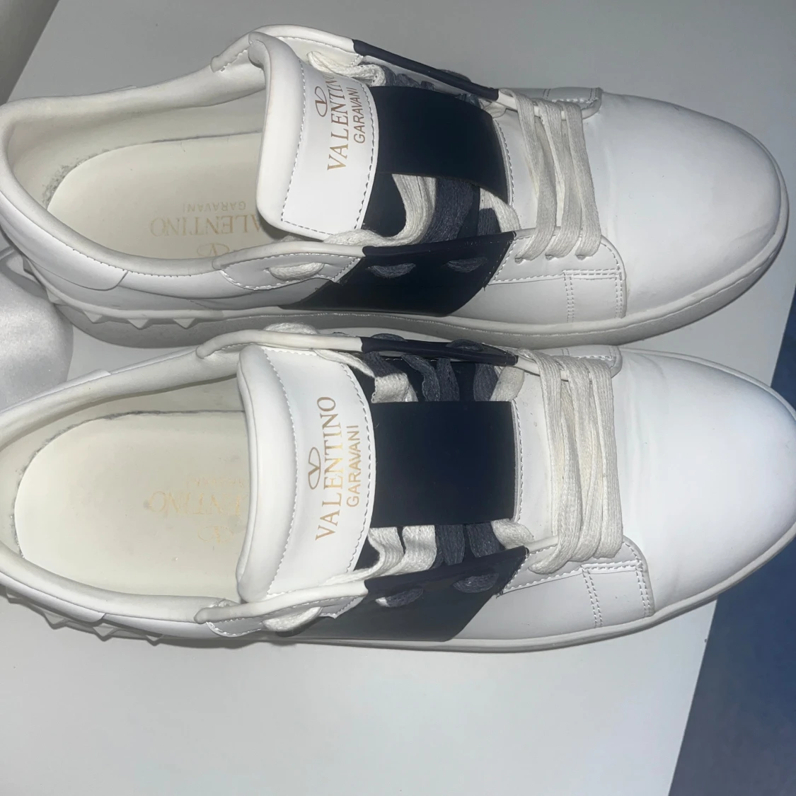 Valentino Garavani Open sneakers med mörkblå band - 1