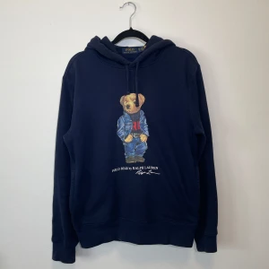 Ralph Lauren bear hoodie  - Ralph Lauren || skick 9/10 || storlek XS || garanterat äkthet ✅|| nypris ca 2300kr mitt pris endast 1399kr