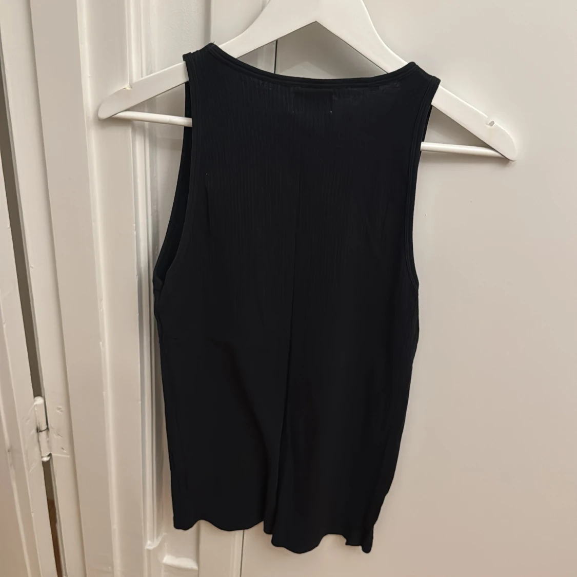 Svart ribbad linnetopp från Réunion - 3