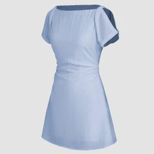 Ljusblå kortklänning med kort ärm - Säljer en söt ljusblå klänning med korta ärmar och rak halsringning. Säljer då jag hittade en annan klänning som passade bättre!🤍 Finns en till i S, lapp och allt finns kvar