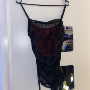 Linne - Otroligt snyggt linne!! Enda anledningen till att jag säljer det är för att det är lite för litet för mig🥲