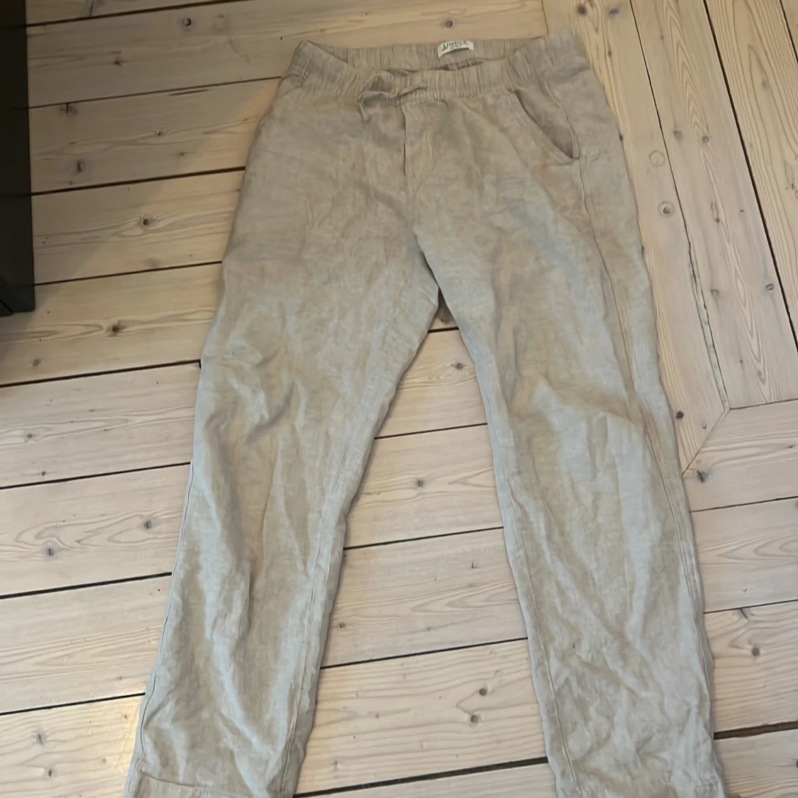 Beiga linnebyxor från Lindex - 1