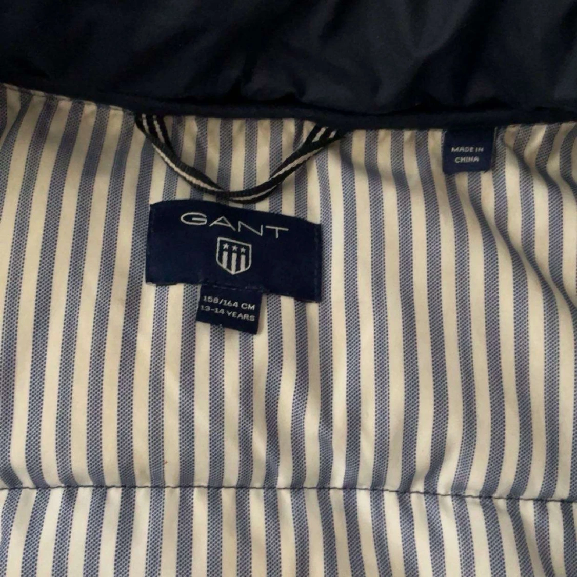 Mörkblå dunväst från Gant - 3