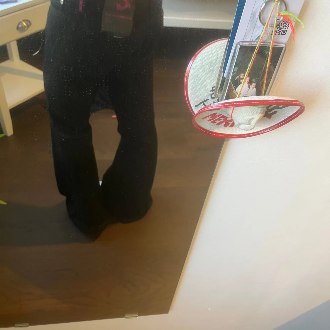 Svarta bootcut jeansbyxor - 1