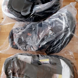 3 delar till en barnvagn helt nya  - Bilbarnstol med airbag och sitt delen och ligg delen och en liten väska som följer med och allt e nytt.    