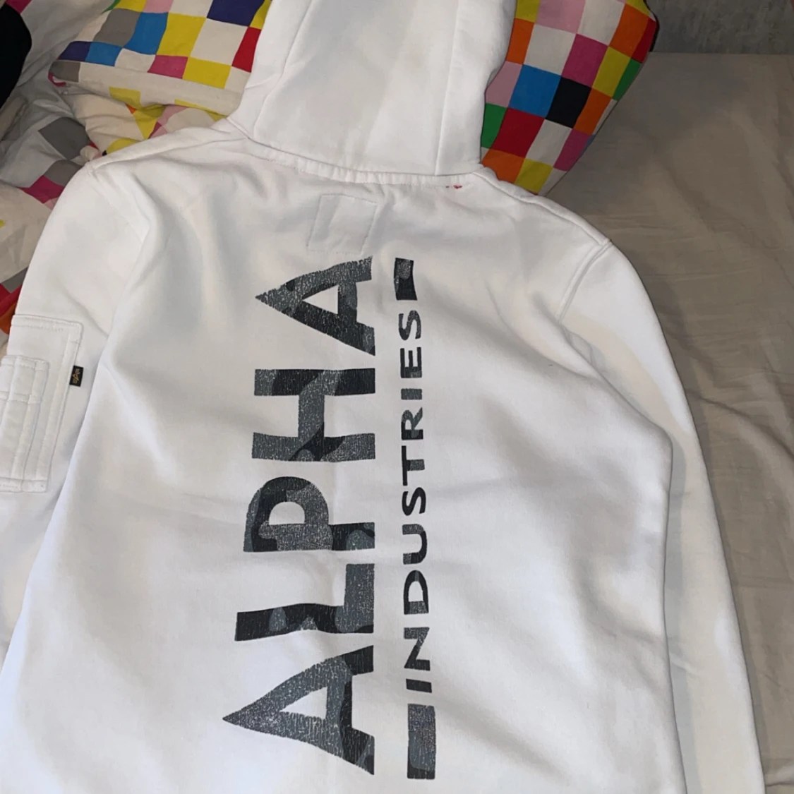 Vit hoodie från Alpha Industries - 1