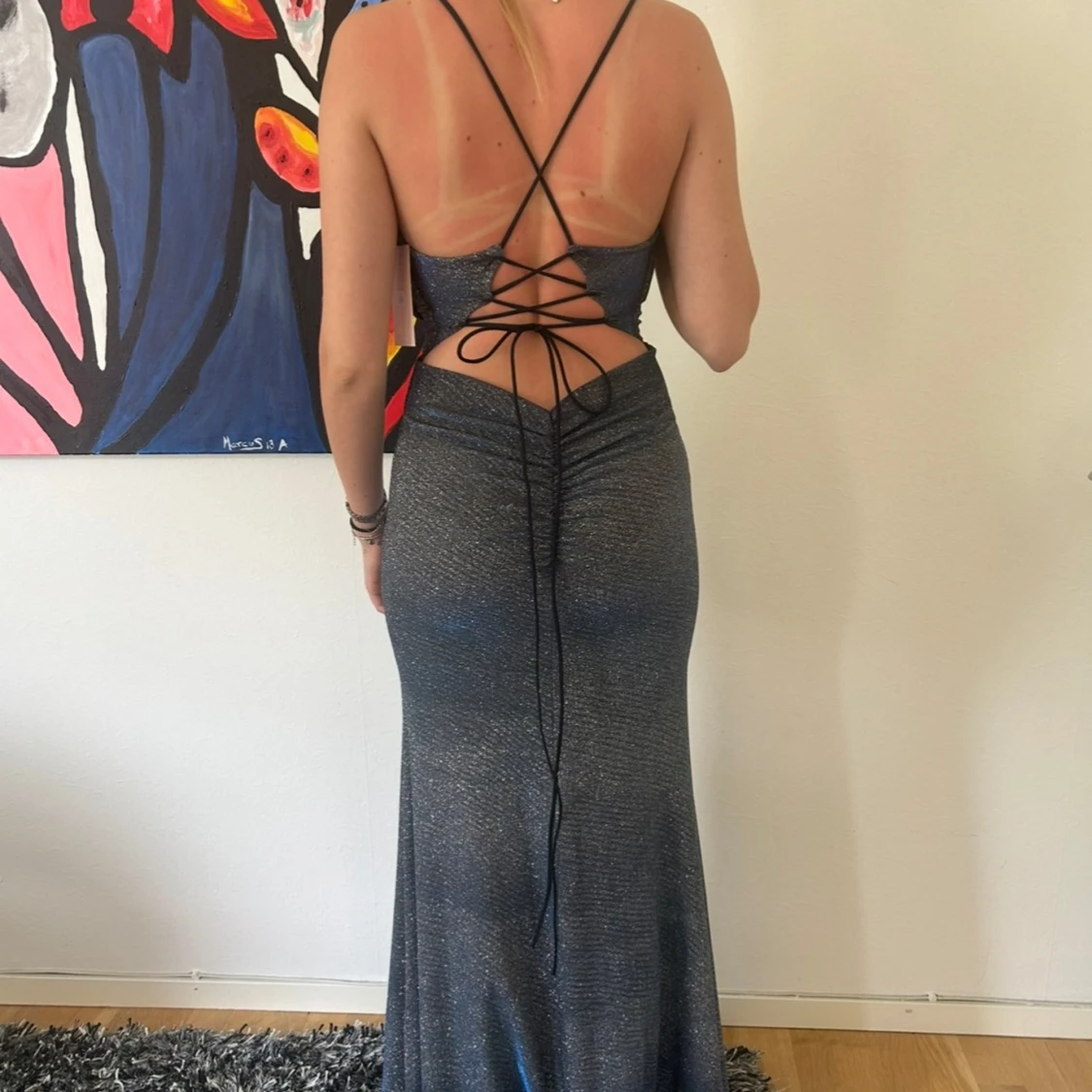 Glittrig blåskiftande långklänning - 3