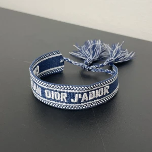 Dior armband  - Dior || skick 10/10 || storleken passar alla || made in Italy 🇮🇹 || nypris ca 3800kr mitt pris endast 799kr || pris kan diskuteras vid snabb affär!