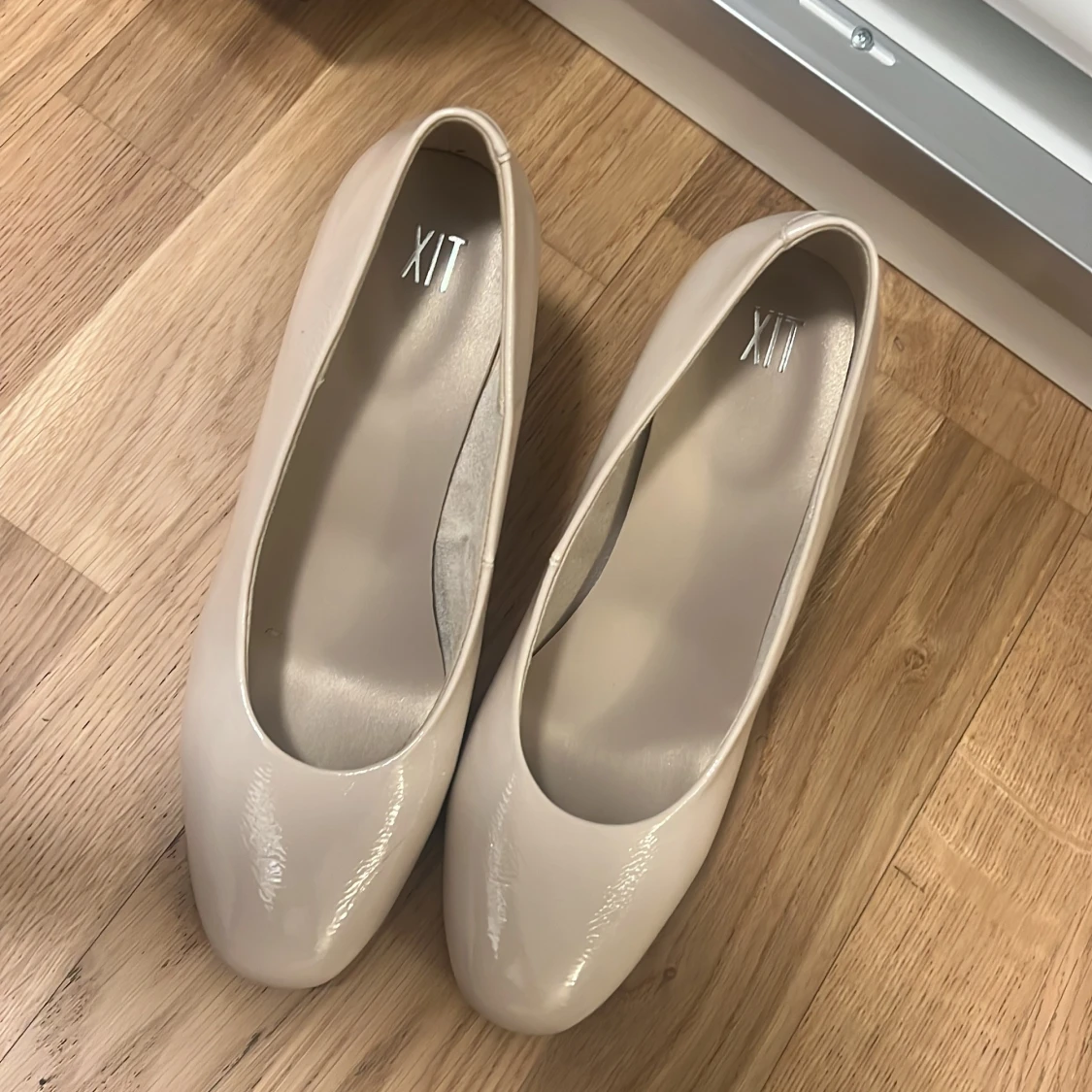 Beige ballerinaskor från din sko