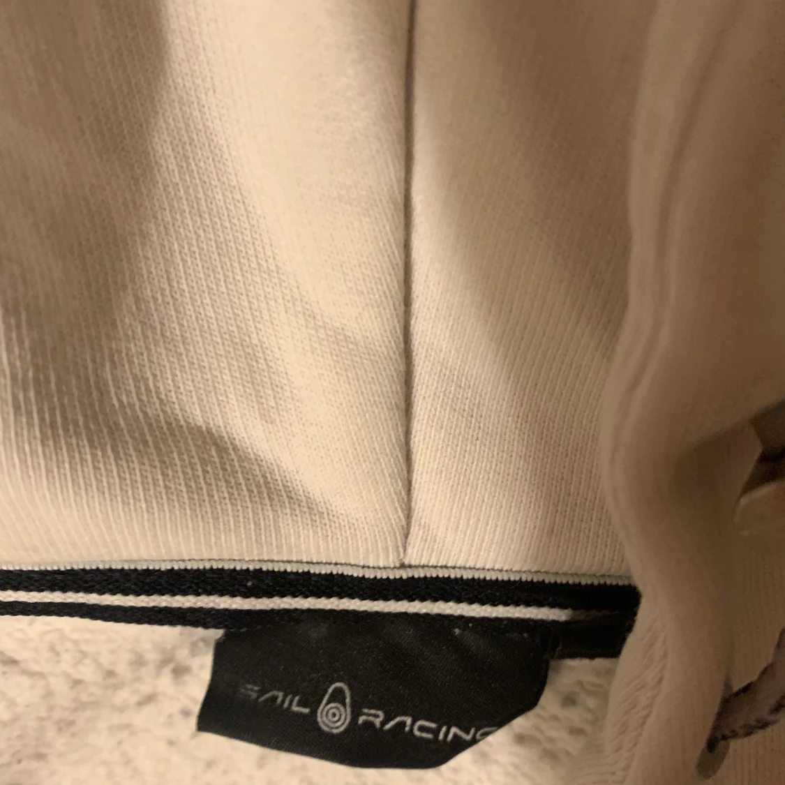 Vit hoodie från Sail Racing - 3