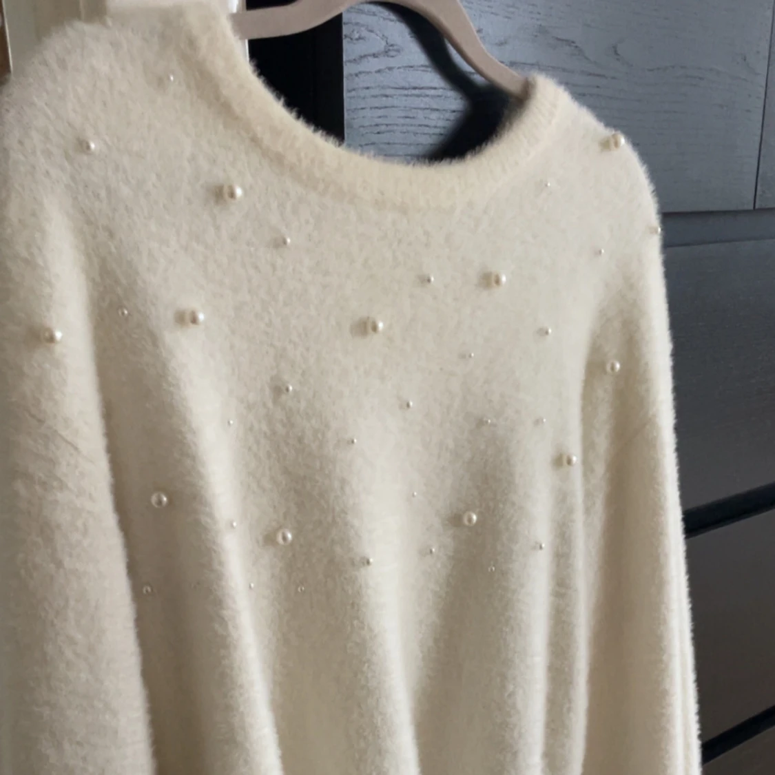 Vit tröja med pärlor från Dobber - 3