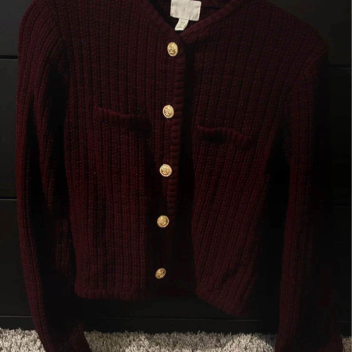 Vinröd stickad kofta från H&M